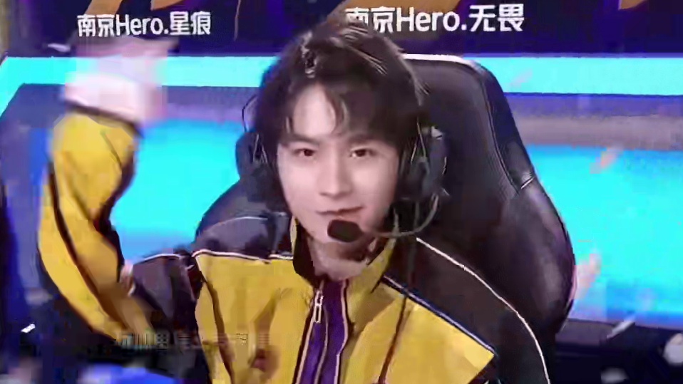 目光游离 目光游离